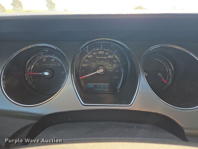 image for item YA0333 2010 Ford Taurus SEL 