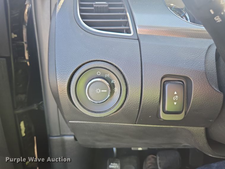 image for item YA0333 2010 Ford Taurus SEL 