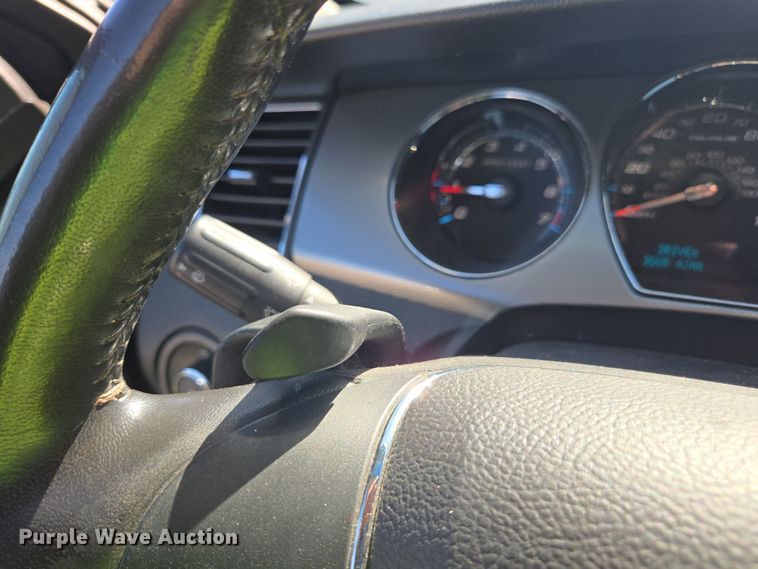 image for item YA0333 2010 Ford Taurus SEL 