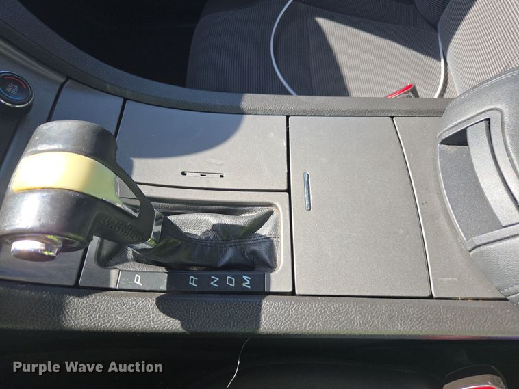 image for item YA0333 2010 Ford Taurus SEL 