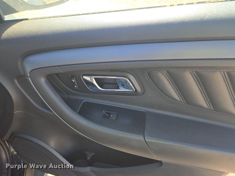 image for item YA0333 2010 Ford Taurus SEL 