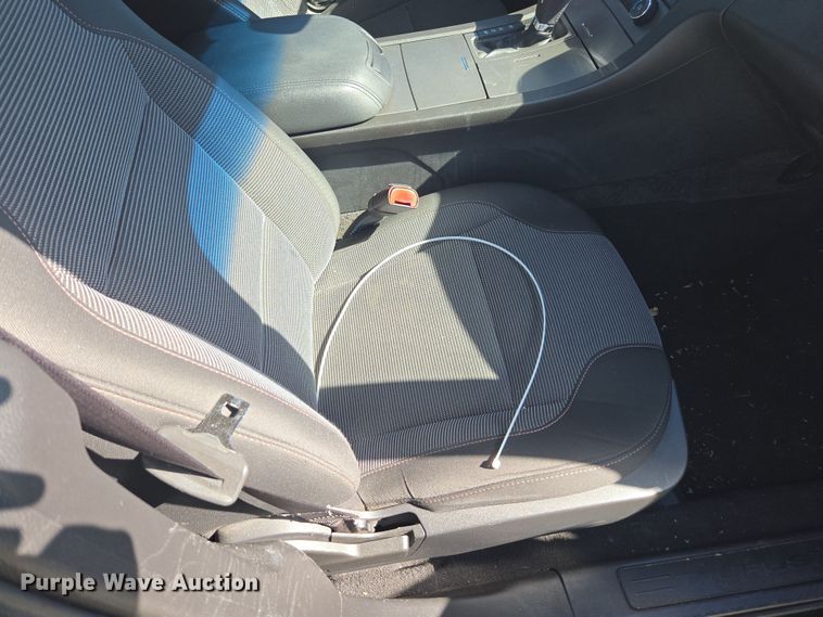 image for item YA0333 2010 Ford Taurus SEL 