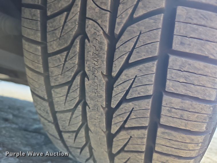 image for item YA0333 2010 Ford Taurus SEL 