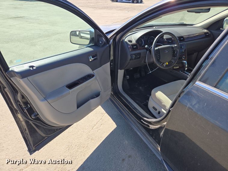 image for item YA0336 2009 Ford Taurus SEL 