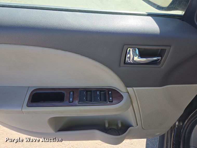 image for item YA0336 2009 Ford Taurus SEL 