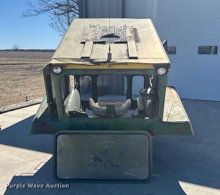 image for item DO0426 John Deere 4020 enclosed cab