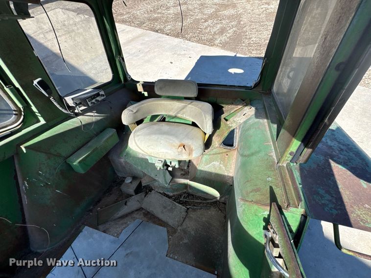 image for item DO0426 John Deere 4020 enclosed cab