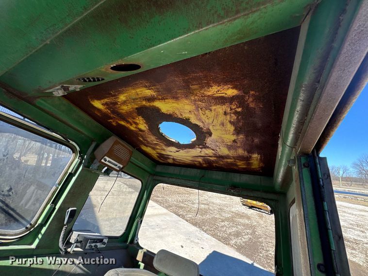 image for item DO0426 John Deere 4020 enclosed cab