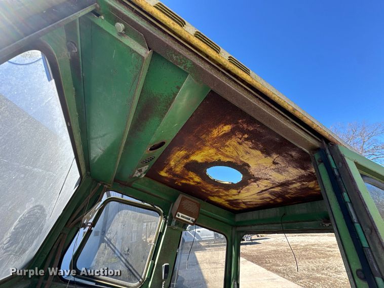 image for item DO0426 John Deere 4020 enclosed cab