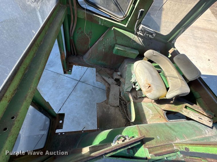 image for item DO0426 John Deere 4020 enclosed cab