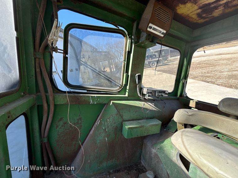 image for item DO0426 John Deere 4020 enclosed cab