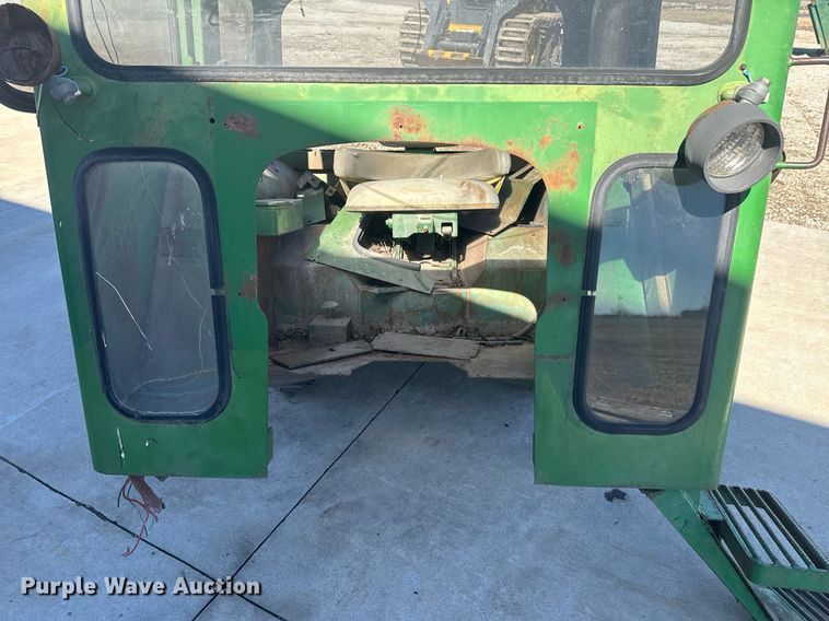image for item DO0426 John Deere 4020 enclosed cab