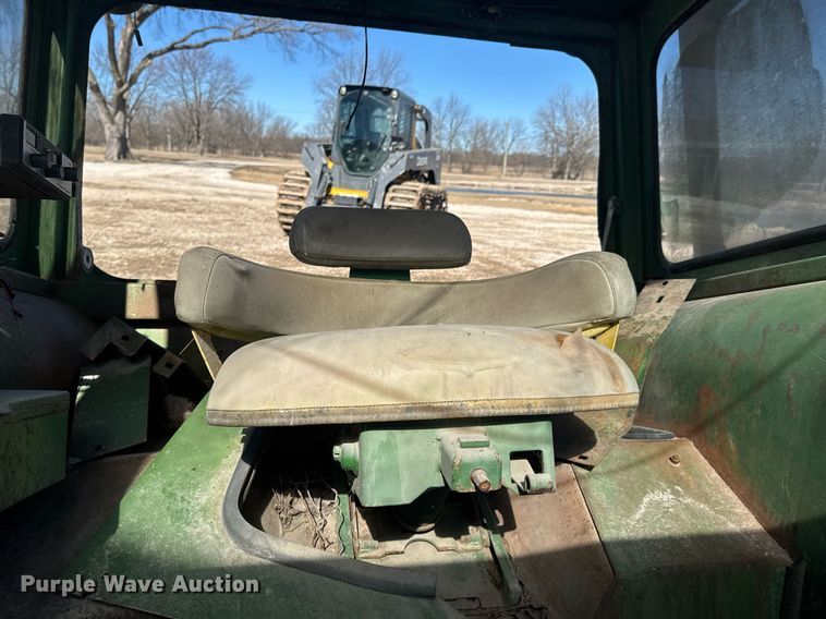 image for item DO0426 John Deere 4020 enclosed cab