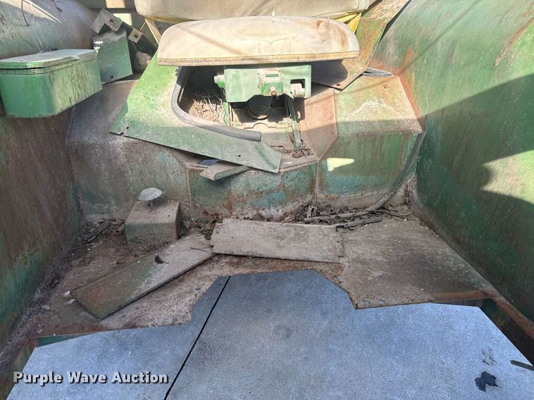 image for item DO0426 John Deere 4020 enclosed cab