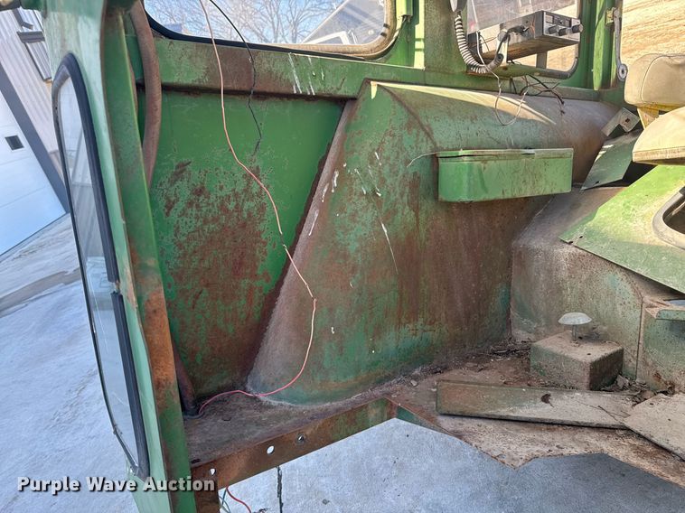 image for item DO0426 John Deere 4020 enclosed cab