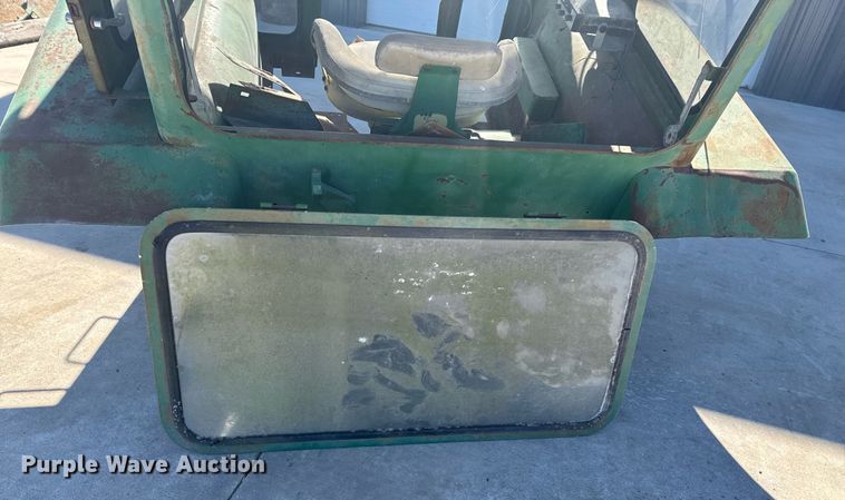 image for item DO0426 John Deere 4020 enclosed cab