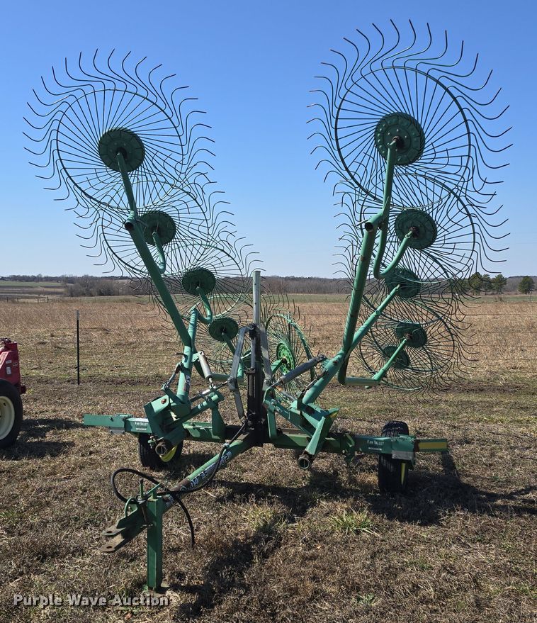 image for item DO7814 John Deere 702 hay rake