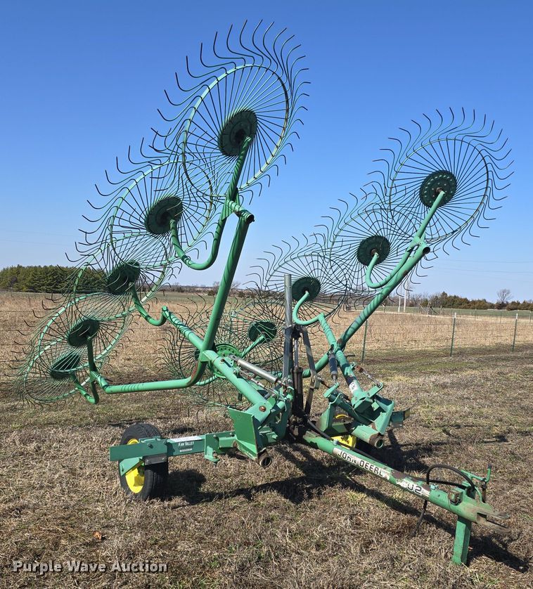 image for item DO7814 John Deere 702 hay rake