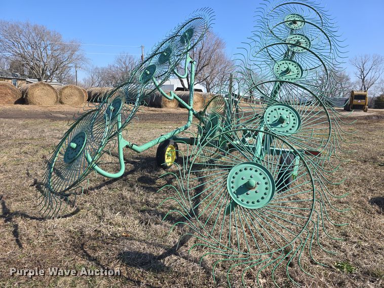 image for item DO7814 John Deere 702 hay rake