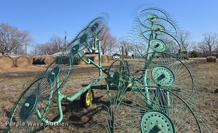 image for item DO7814 John Deere 702 hay rake