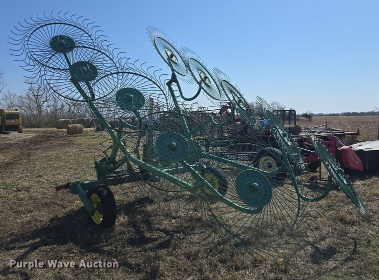 image for item DO7814 John Deere 702 hay rake