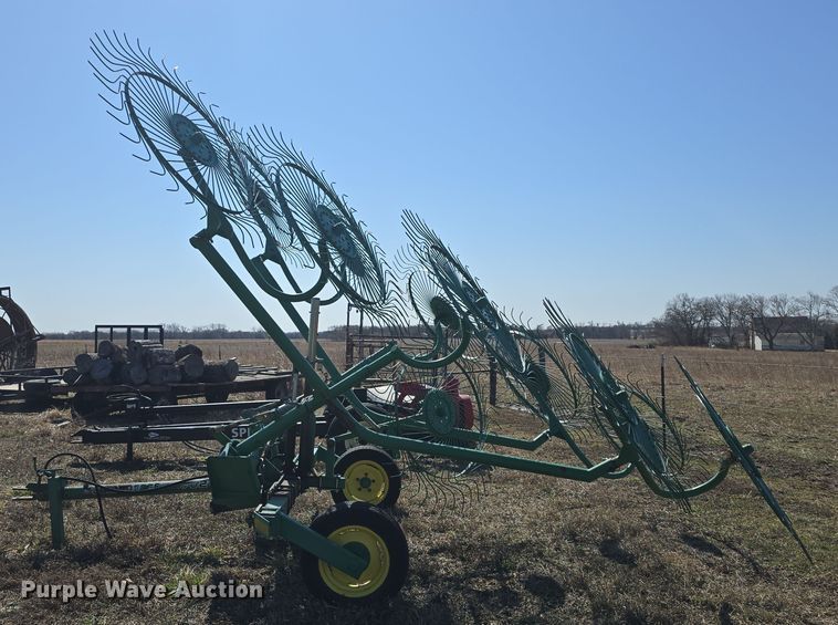 image for item DO7814 John Deere 702 hay rake