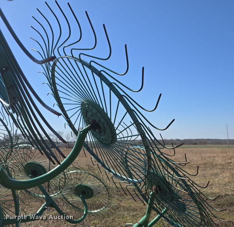 image for item DO7814 John Deere 702 hay rake