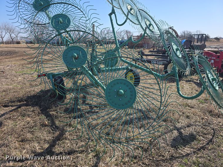 image for item DO7814 John Deere 702 hay rake