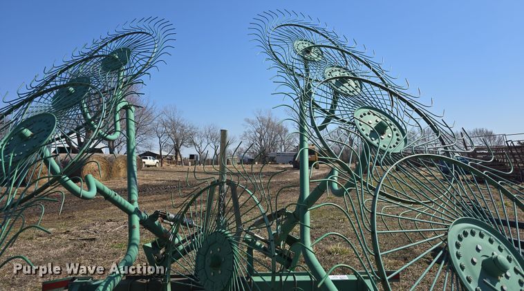 image for item DO7814 John Deere 702 hay rake