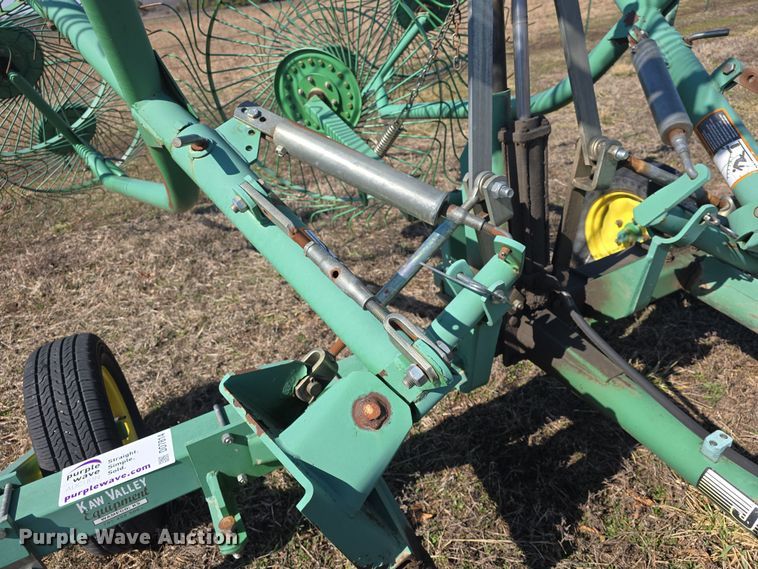 image for item DO7814 John Deere 702 hay rake