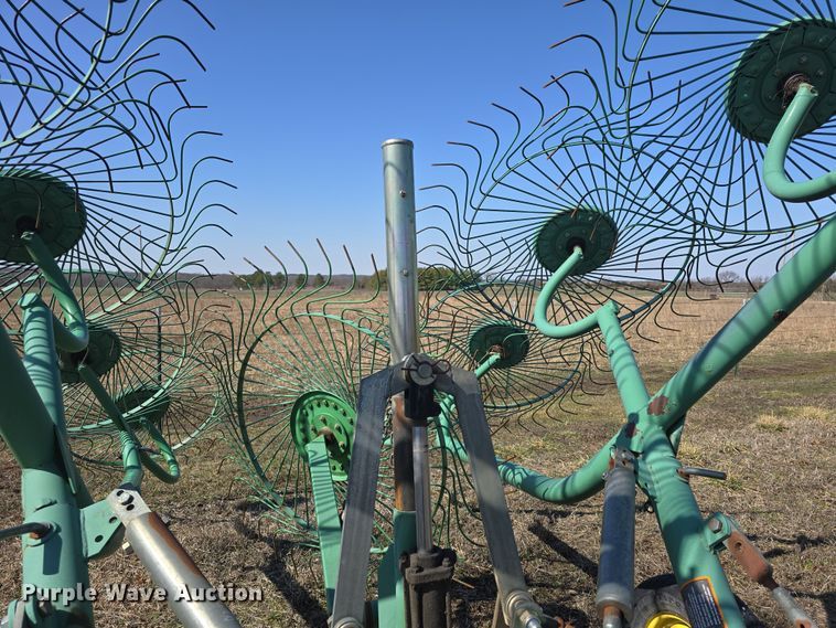 image for item DO7814 John Deere 702 hay rake