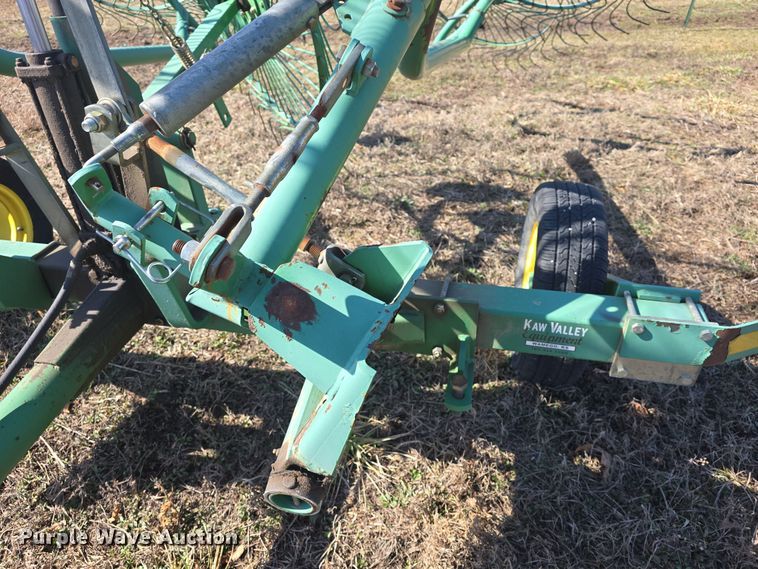 image for item DO7814 John Deere 702 hay rake