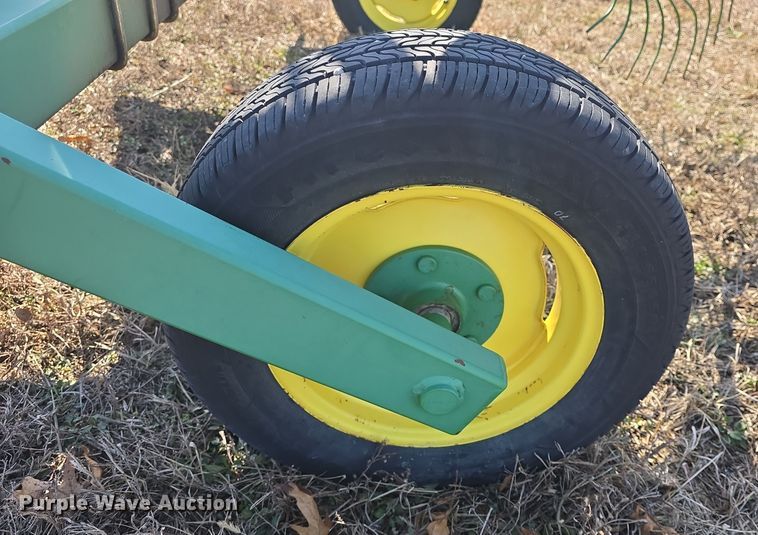 image for item DO7814 John Deere 702 hay rake