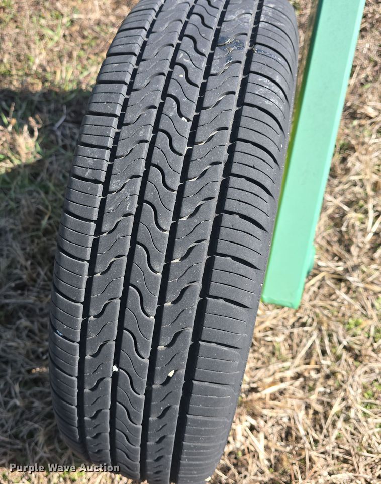 image for item DO7814 John Deere 702 hay rake