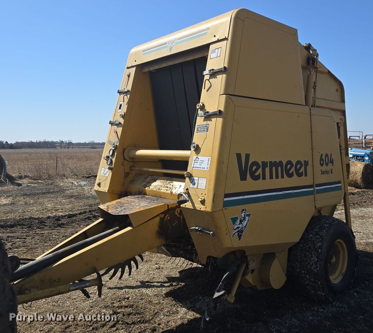 image for item DO7826 2006 Vermeer 604 Series K round baler