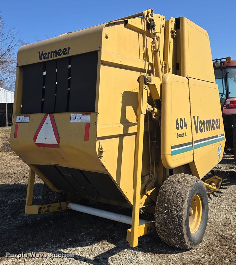 image for item DO7826 2006 Vermeer 604 Series K round baler