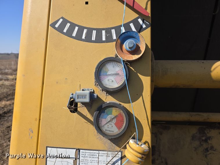 image for item DO7826 2006 Vermeer 604 Series K round baler
