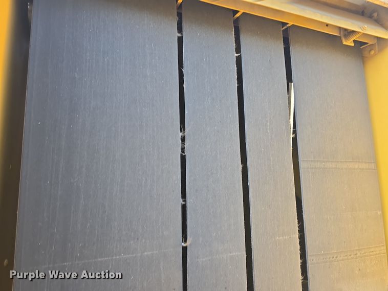 image for item DO7826 2006 Vermeer 604 Series K round baler