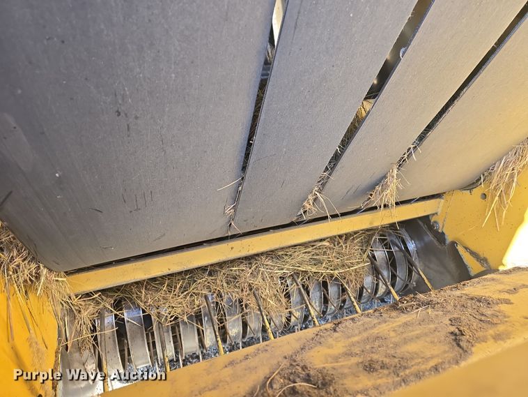 image for item DO7826 2006 Vermeer 604 Series K round baler