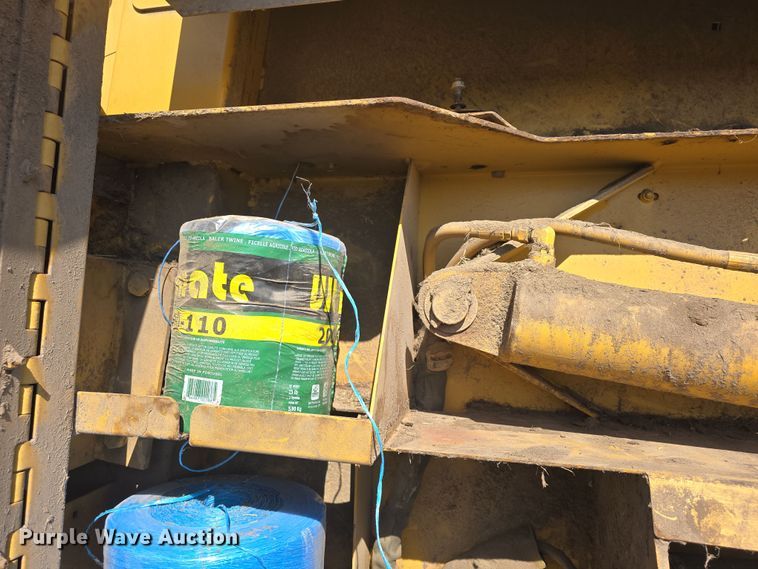 image for item DO7826 2006 Vermeer 604 Series K round baler