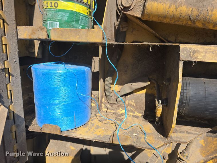 image for item DO7826 2006 Vermeer 604 Series K round baler