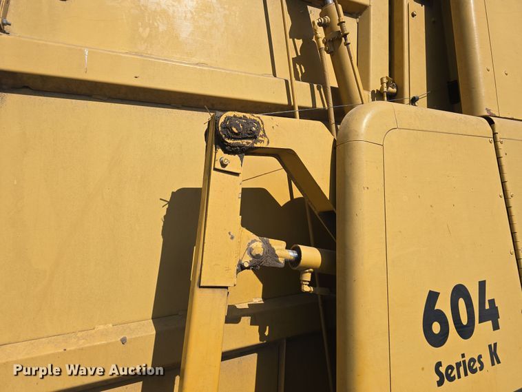 image for item DO7826 2006 Vermeer 604 Series K round baler