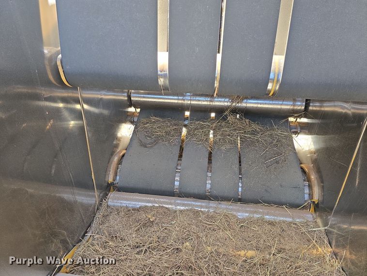 image for item DO7826 2006 Vermeer 604 Series K round baler