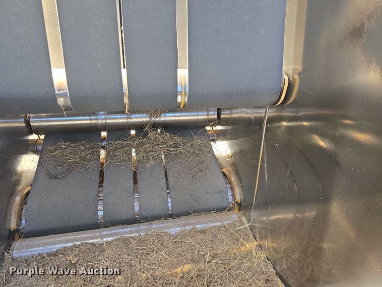 image for item DO7826 2006 Vermeer 604 Series K round baler