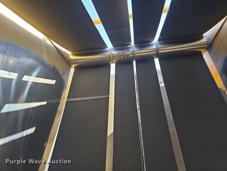 image for item DO7826 2006 Vermeer 604 Series K round baler