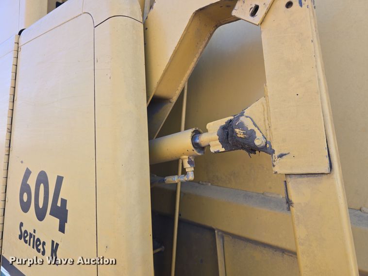 image for item DO7826 2006 Vermeer 604 Series K round baler