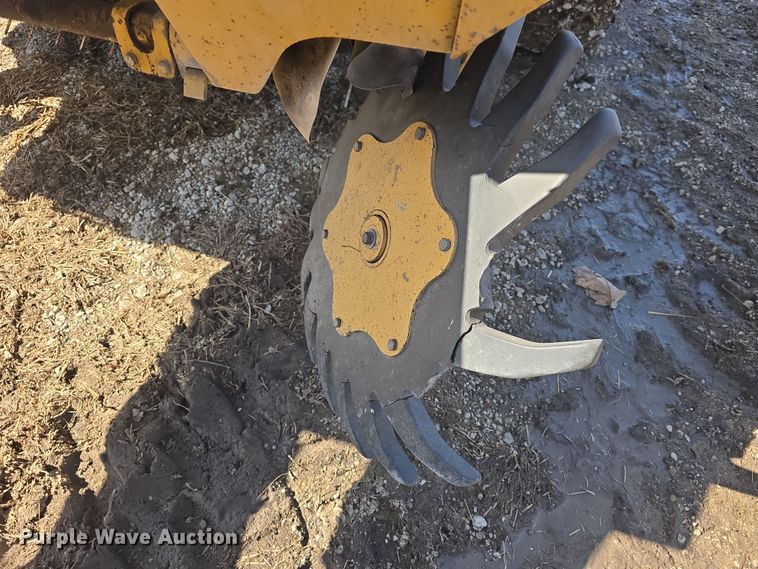 image for item DO7826 2006 Vermeer 604 Series K round baler