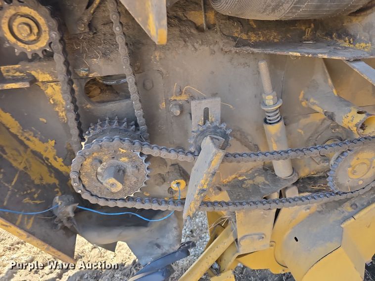 image for item DO7826 2006 Vermeer 604 Series K round baler