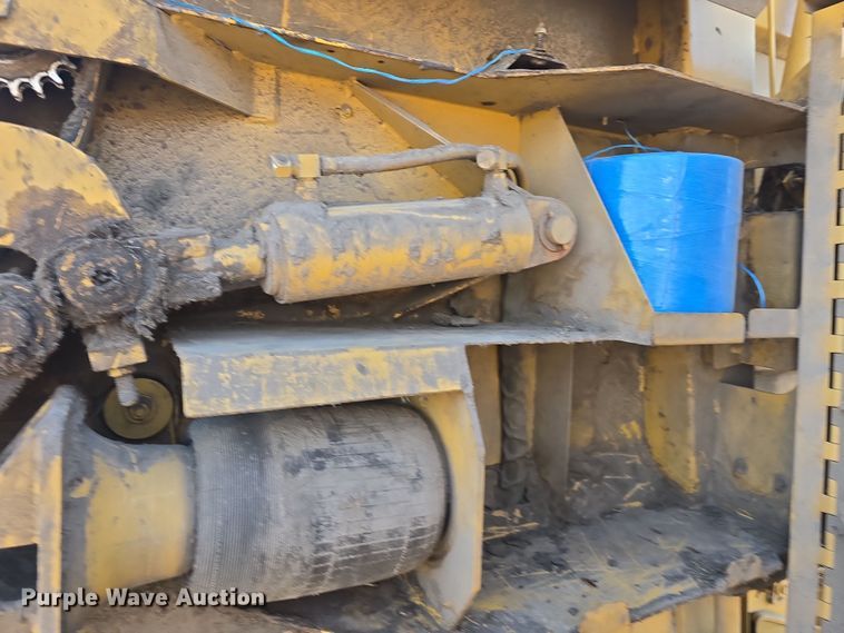 image for item DO7826 2006 Vermeer 604 Series K round baler