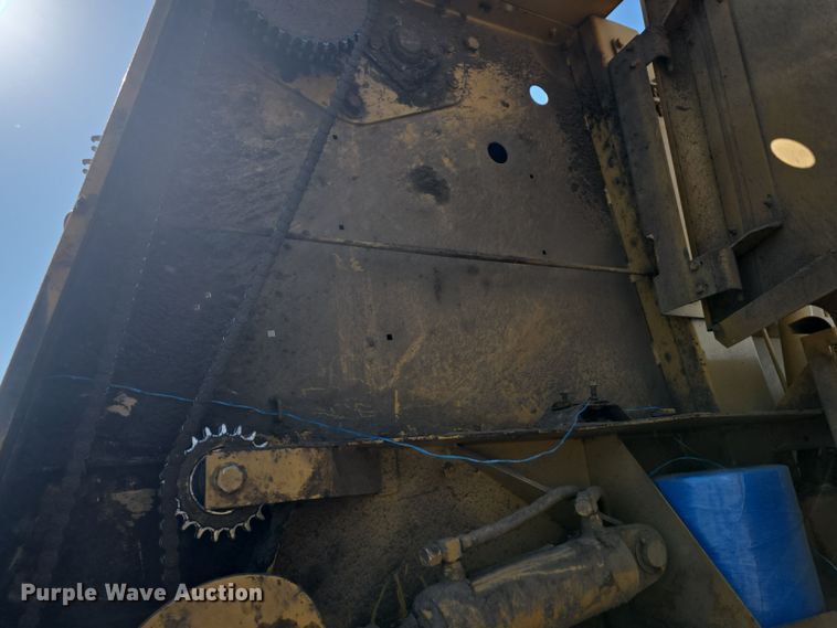 image for item DO7826 2006 Vermeer 604 Series K round baler